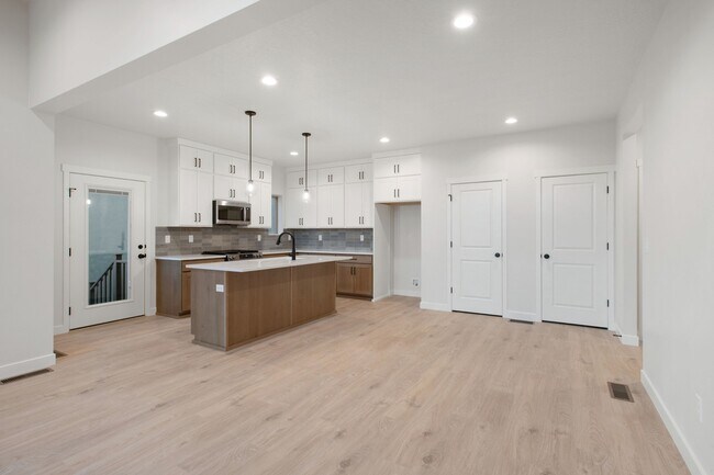 11383 S Easy Bee Rd, South Jordan, UT 84009 - photo 3