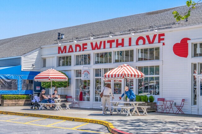 Lovski Marin serves healthy food options within the Marin County Mart shopping center.