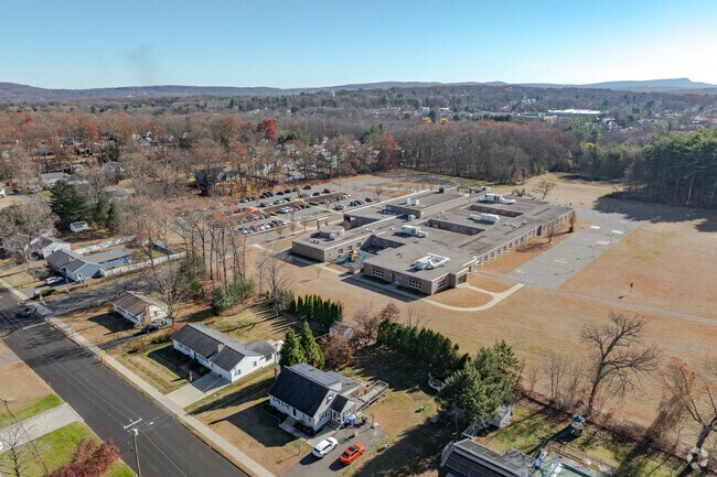 Ivy Drive Elementary School is tucked a between North Bristol neighborhoods and Kern Park.