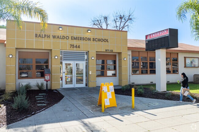 Ralph Waldo Emerson Elementary School is a great choice for enrollment in Rosemead.