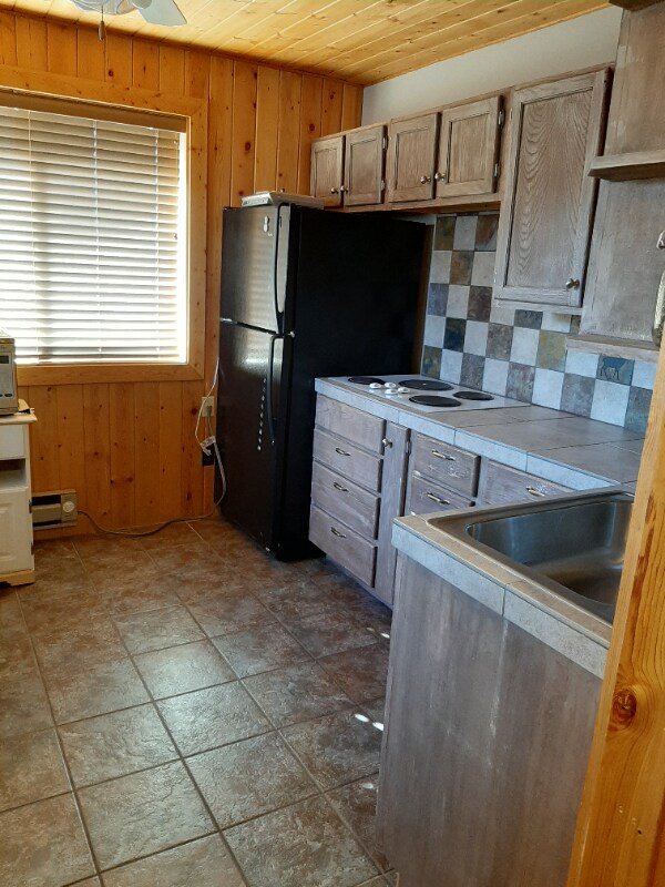 1 Rainbow Ln, Leeds, UT 84746