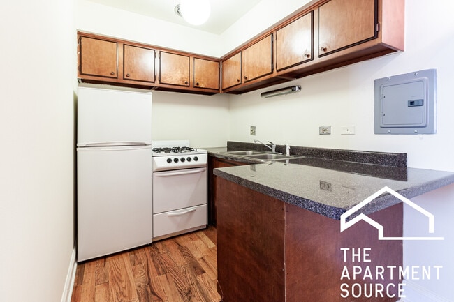 665 W Wrightwood Ave unit 412, Chicago, IL 60614 - photo 6