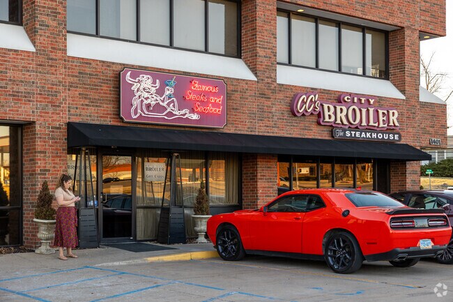 CC's City Broiler in College Park is an upscale american restaurant and bar offering steaks, seafood and fine wines.