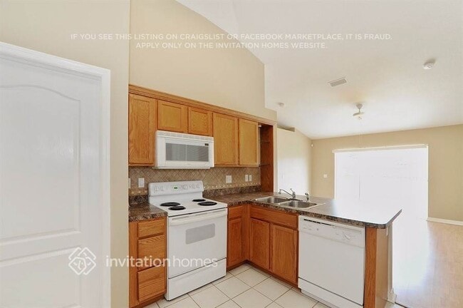 12720 Lake Vista Dr, Gibsonton, FL 33534 - photo 4