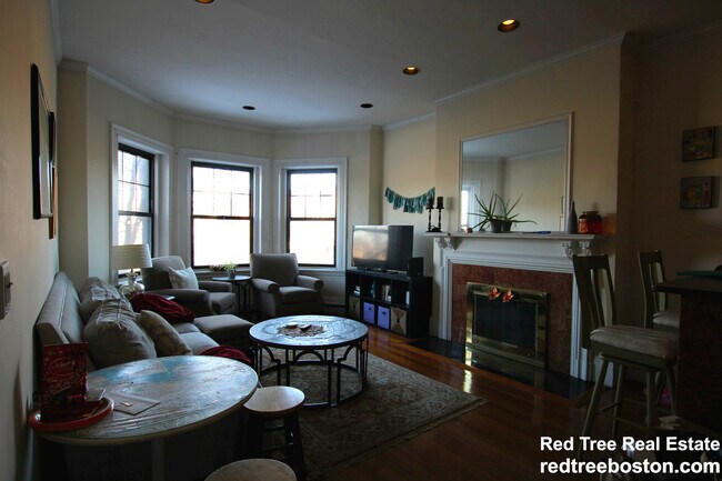 1689 Beacon St unit 2, Brookline, MA 02445 - photo 2