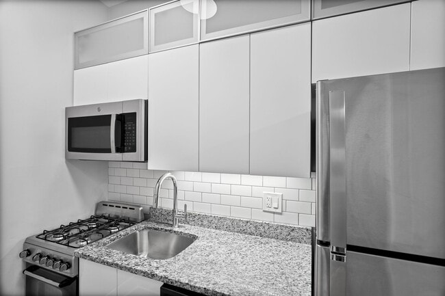 7600 N Sheridan Rd unit 206, Chicago, IL 60626 - photo 4