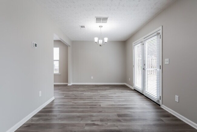 527 Ives Cir NW, Lilburn, GA 30047 - photo 6