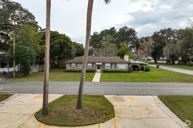 Ranch style home with large front yard but no built in garage in Green Cove Springs neighborhood