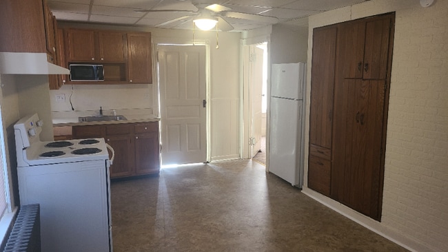 210 E Pine St unit Lower Back, Selinsgrove, PA 17870 - photo 6