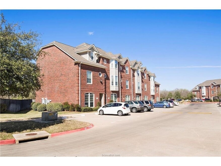 305 Holleman Dr E, College Station, TX 77840 - photo 1