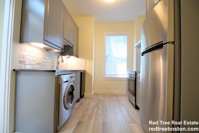 14 Leamington Rd unit 2, Brighton, MA 02135 - photo 5