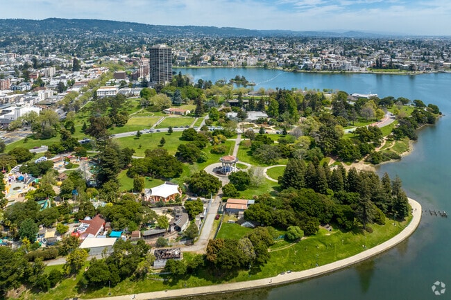 Lakeshore and the neighborhoods immediately around it exemplify the “garden suburb” model.