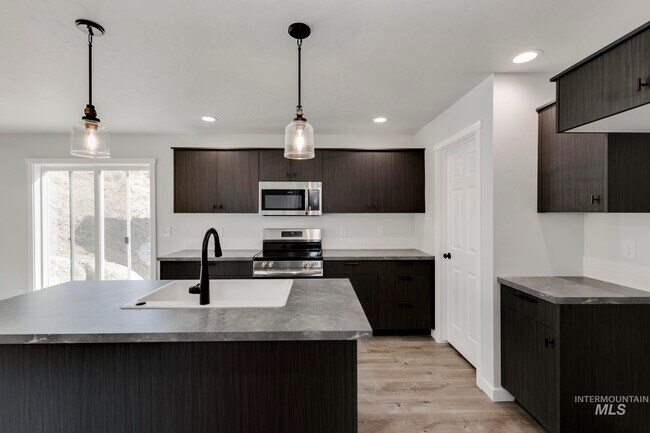 10851 Rutland St, Caldwell, ID 83605 - photo 2