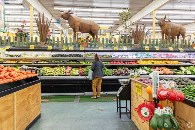 Find ingredients for dinner at Tressierras in Tierra Vista.