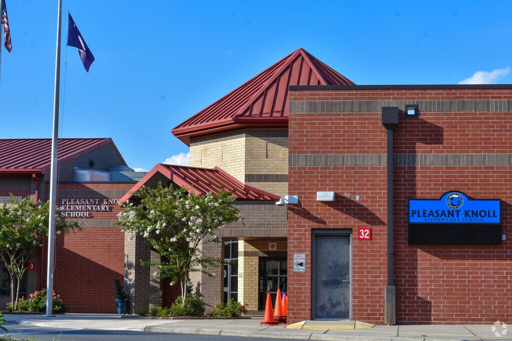 Main entrance to Pleasant Knoll Elementary School in Outlying York County, Fort Mill SC