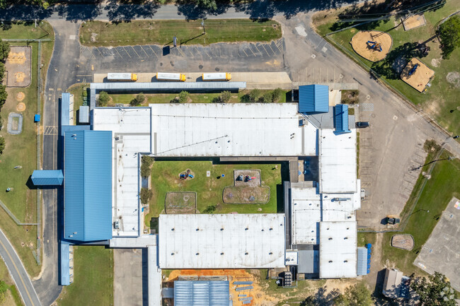 Lenwil Elementary is easily accessible to the surrounding Bawcomville neighborhood.