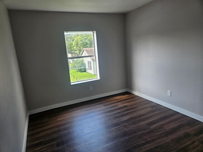 802 Abney Ave unit D, Lufkin, TX 75904 - photo 6