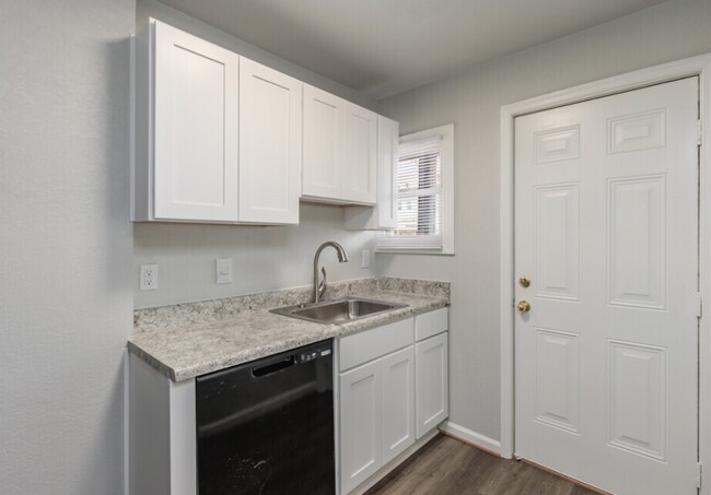 869 36th St unit 71502, Newport News, VA 23607 - photo 2