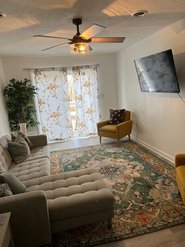 17228 Ashley Hills Cir unit 3, Abingdon, VA 24211 - photo 2