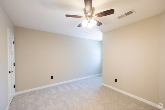 Woodland Hills Townhomes – Comfortable & Convenient Living in Sioux City!, Sioux City, IA 51104 - photo 7
