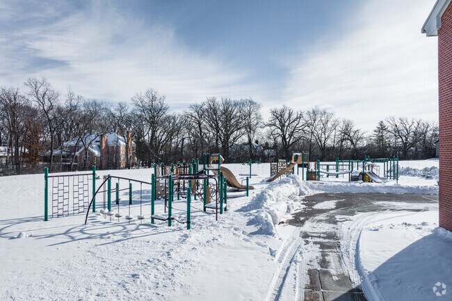 Kildeer Countryside School is a highly rated public school.