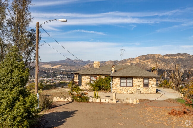 The historic Whitaker House overlooks Lakeview and the mountains.