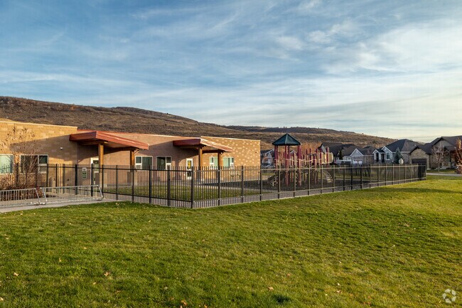 Mountain Green Elementary School encourages students to succeed.