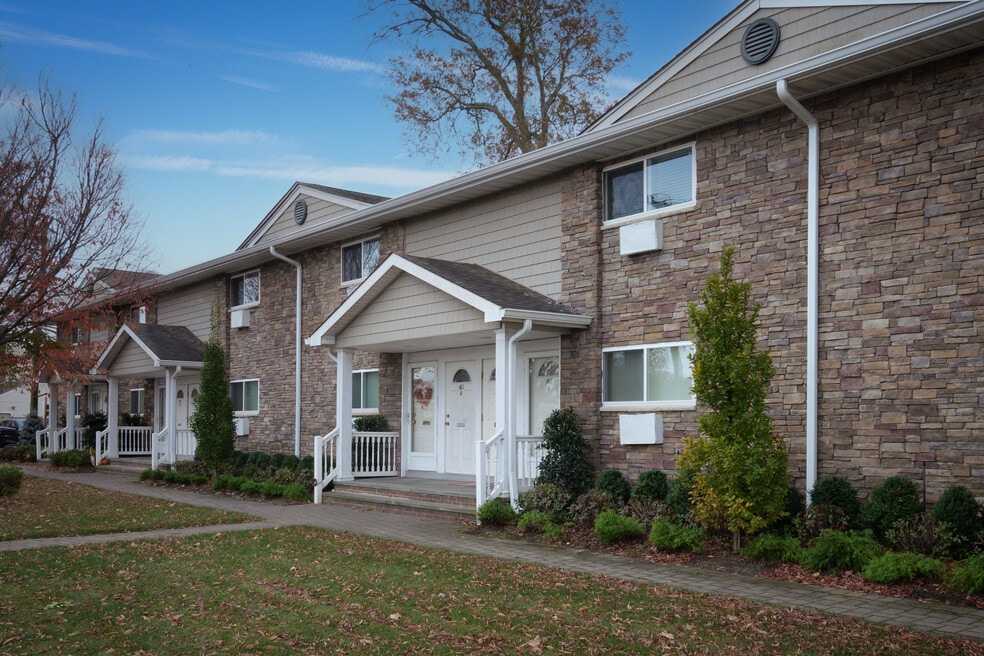 Fairfield Park At Babylon Village, Babylon, NY 11702 - photo 1