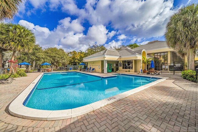 2445 SW 18th Terrace unit 114, Fort Lauderdale, FL 33315 - photo 2