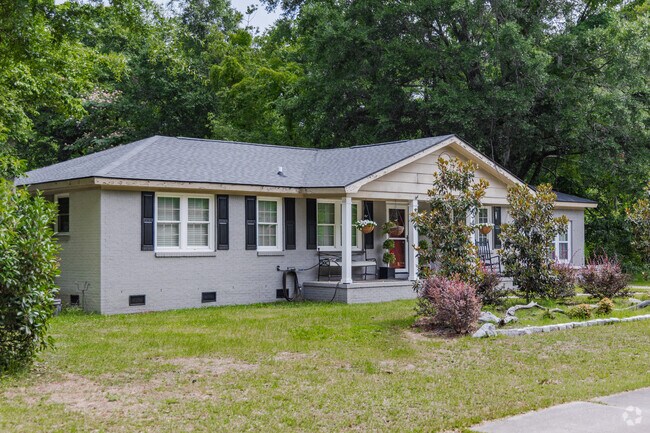 Remley's Point in Mount Pleasant has beautiful ranch style homes with shaded porches.