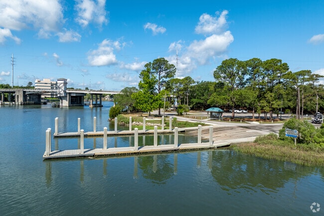 The Wappoo Cut Boat Landing provides Sandhurst locals with access to the Intracoastal.