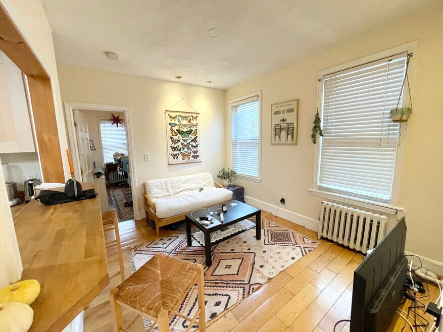 860 Huntington Ave unit 1, Boston, MA 02115 - photo 1
