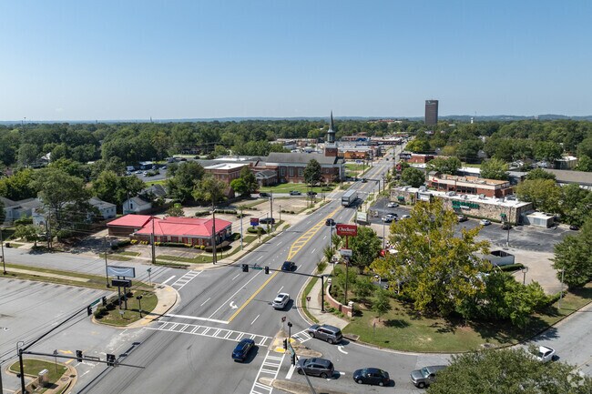 Wynnton Road is the main through way in the Briarwood neighborhood.