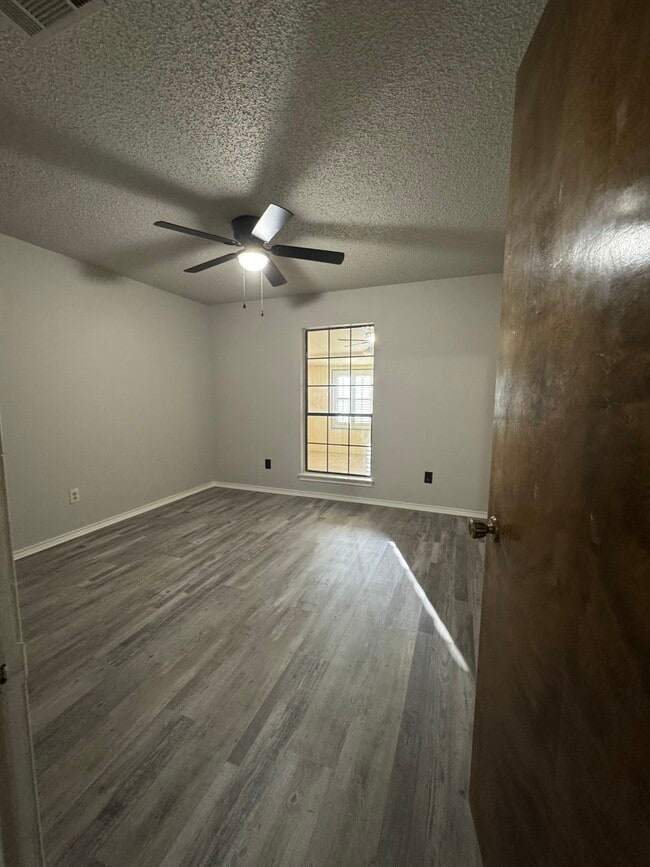 8608 Geneva Ave, Lubbock, TX 79423 - photo 3