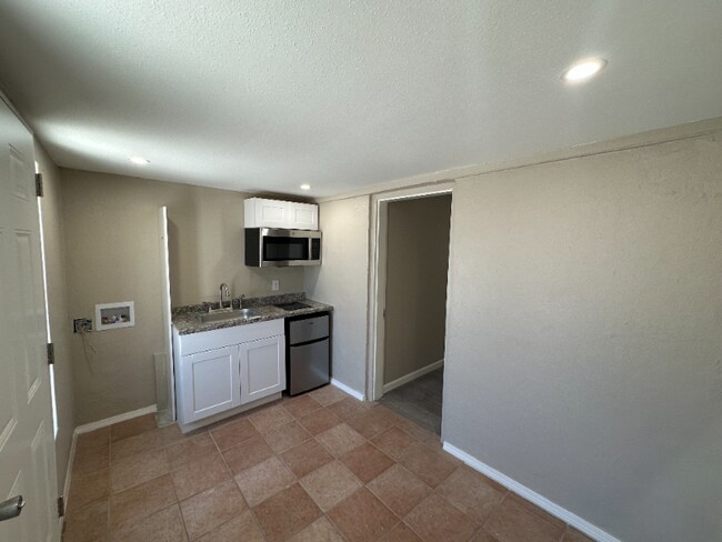 180 S Glenwood St unit D, El Paso, TX 79905 - photo 5