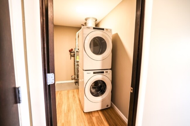 8041 W Bluemound Rd unit 310, Milwaukee, WI 53213 - photo 4