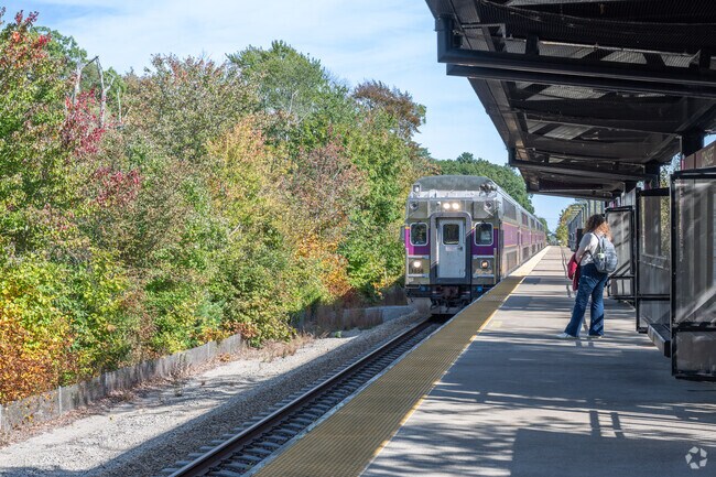 Commuters of Telegraph Hill have two nearby train stations to choose from.