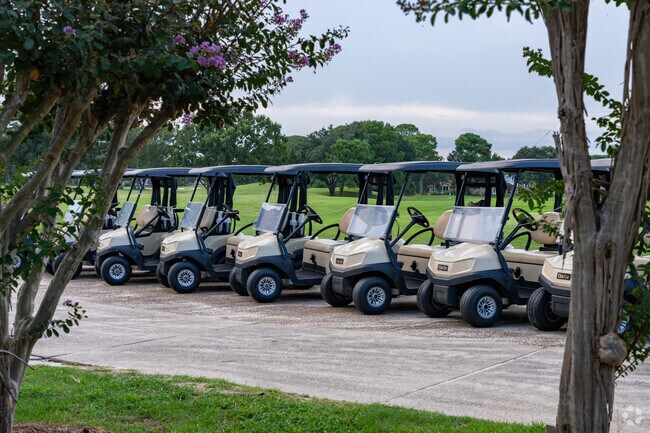 The Shalimar Golf Club offers golf cart rentals in Lake Lorraine Estates.