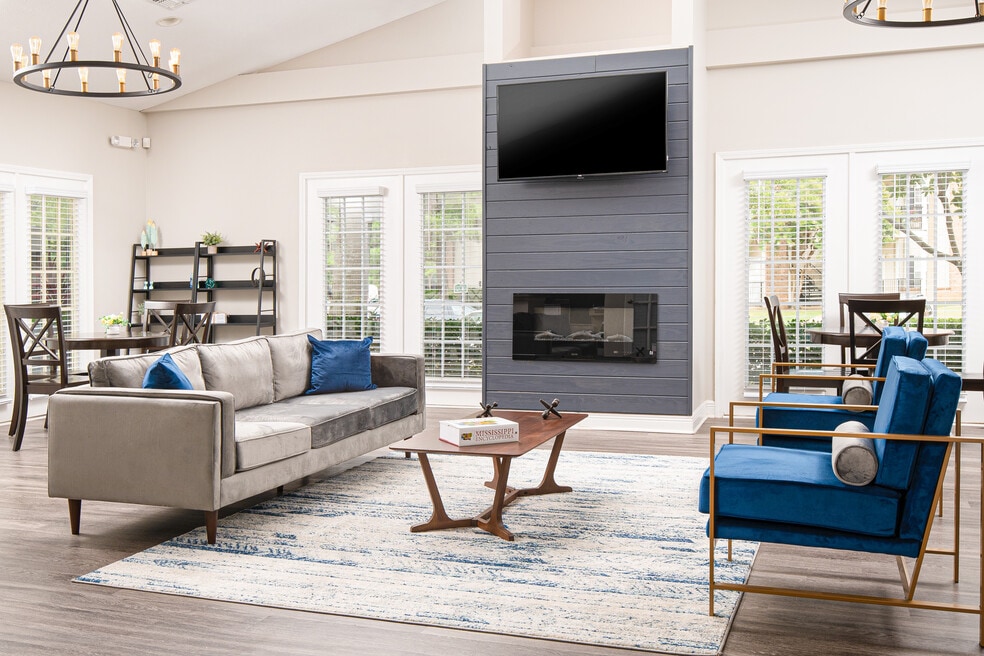 The Pointe at Highland, Jackson, MS 39206 - photo 1