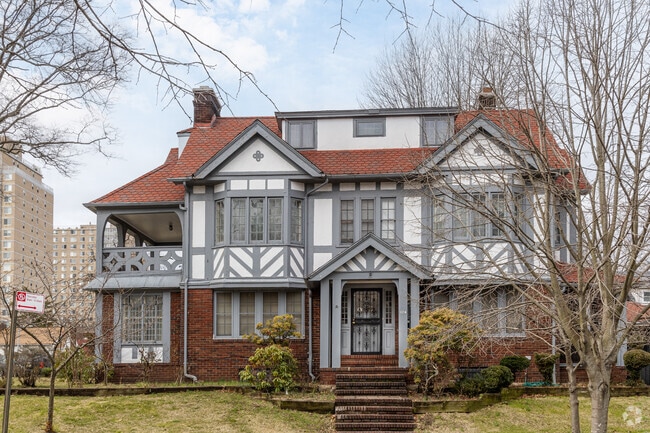 Tudor Revival Houses are very common in Kew Gardens.