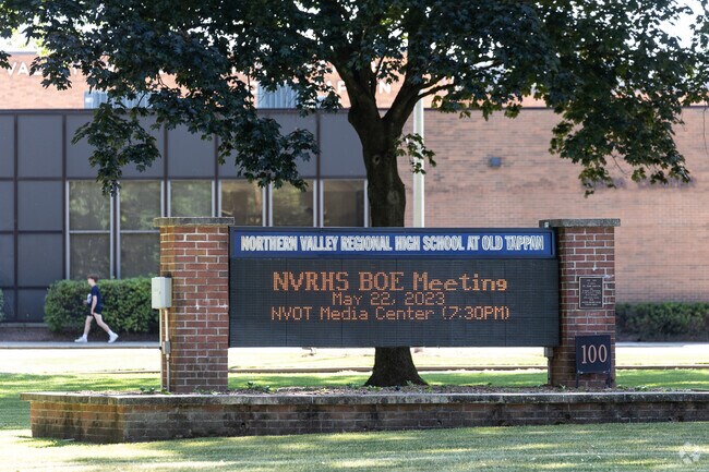 Northern Valley Regional High School has a student-teacher ratio of 10 to 1 and an overall Niche score of A plus.