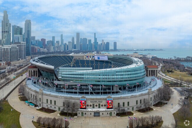 Central Station is located just minutes from the lakefront and Soldier Field.