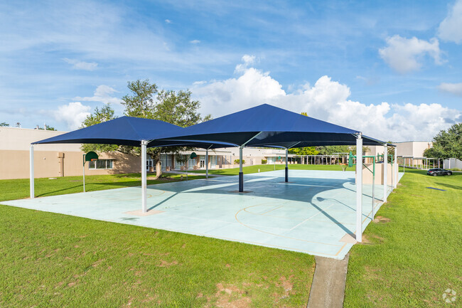Valrico Elementary has a covered play area
