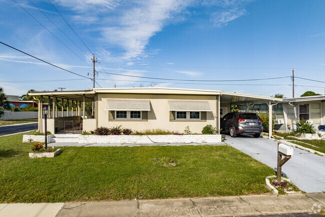 1970's style mobile home in Briarwood.