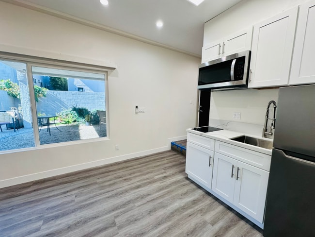 1847 Winona Blvd unit 27, Los Angeles, CA 90027 - photo 3