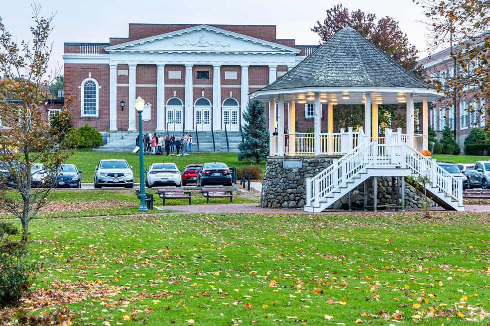 Neighborhood_LowerAndoverPompPond_Final_112023