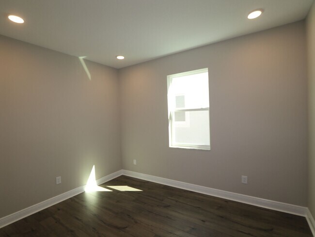 31324 Pendleton Landing Cir, Wesley Chapel, FL 33545 - photo 7