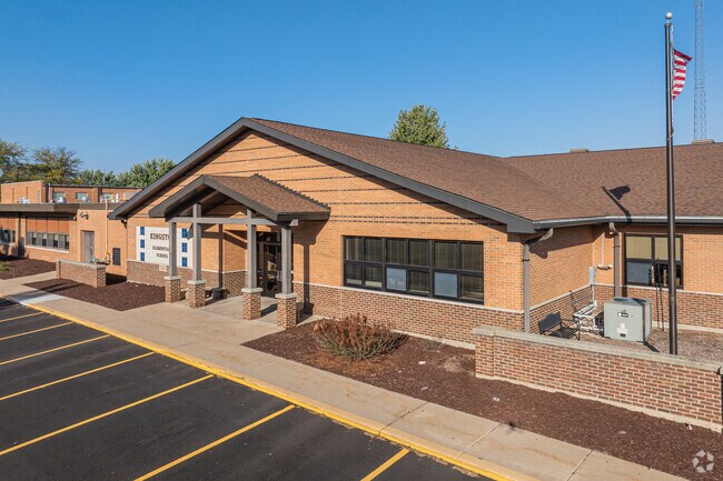 Kingston Elementary School offers extracurricular activities.