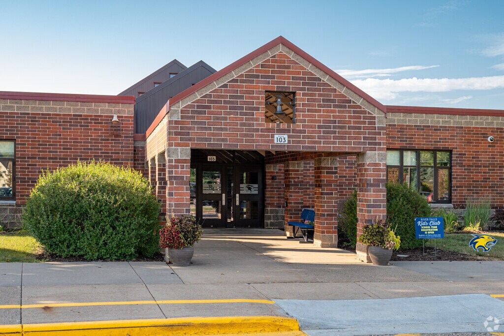 Rocky Branch Elementary provides a public education in River Falls, Wisconsin.