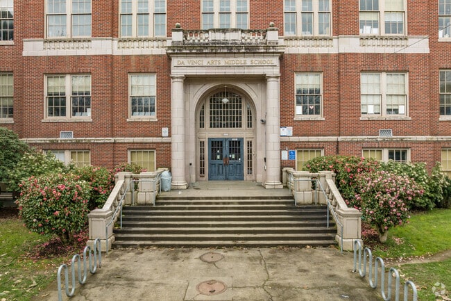 Entrance to Davinci Middle School of the Arts in the Kerns Neighborhood.